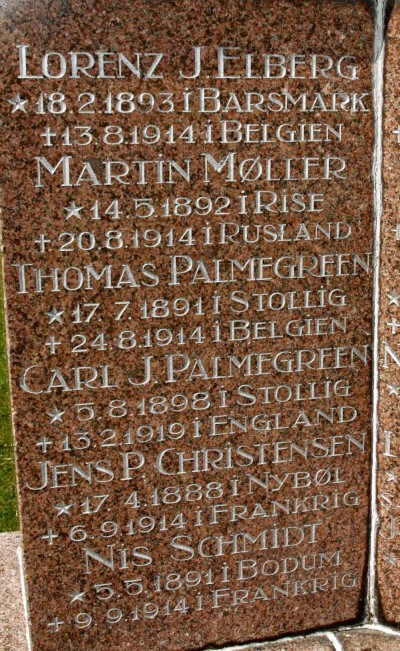 Mindesten, Løjt Kirkegård, med de to brødre Palmgreen