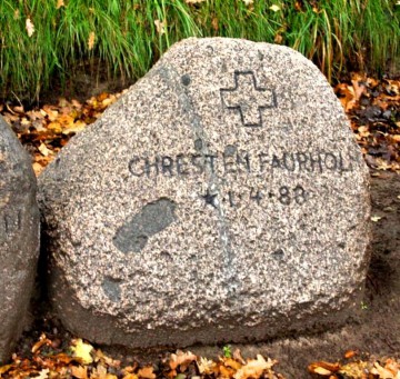 Mindesten, Broager Kirkegård