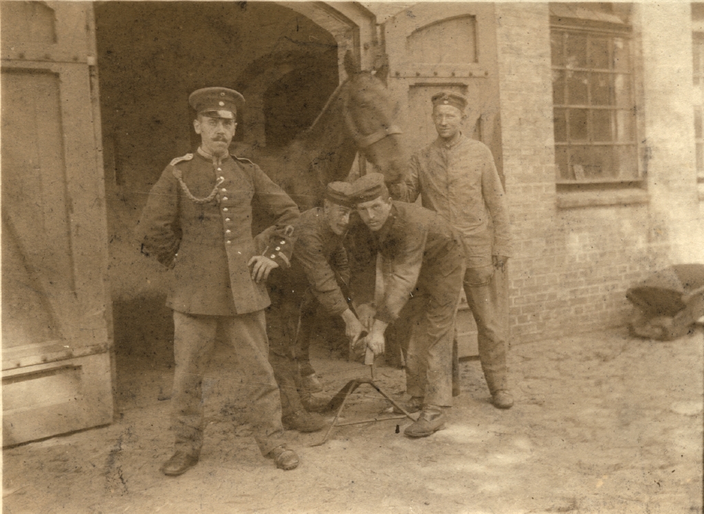 Svensson, A, med hest 6a44-009