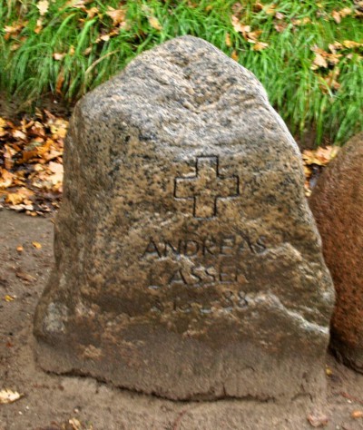 Mindesten, Broager Kirkegård