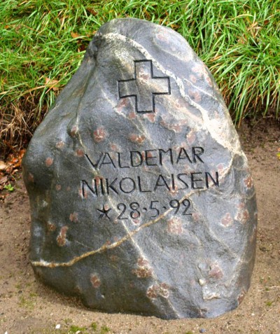 Mindesten, Broager Kirkegård