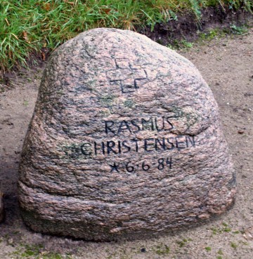 Mindesten, Broager Kirkegård