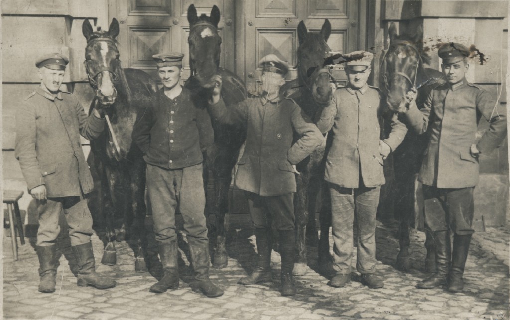 Oppassere med heste 6a44-014