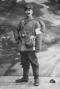 Iver Henningsen, Haderslev, i fuld uniform før afmarchen til fronten i begyndelsen af 1915.