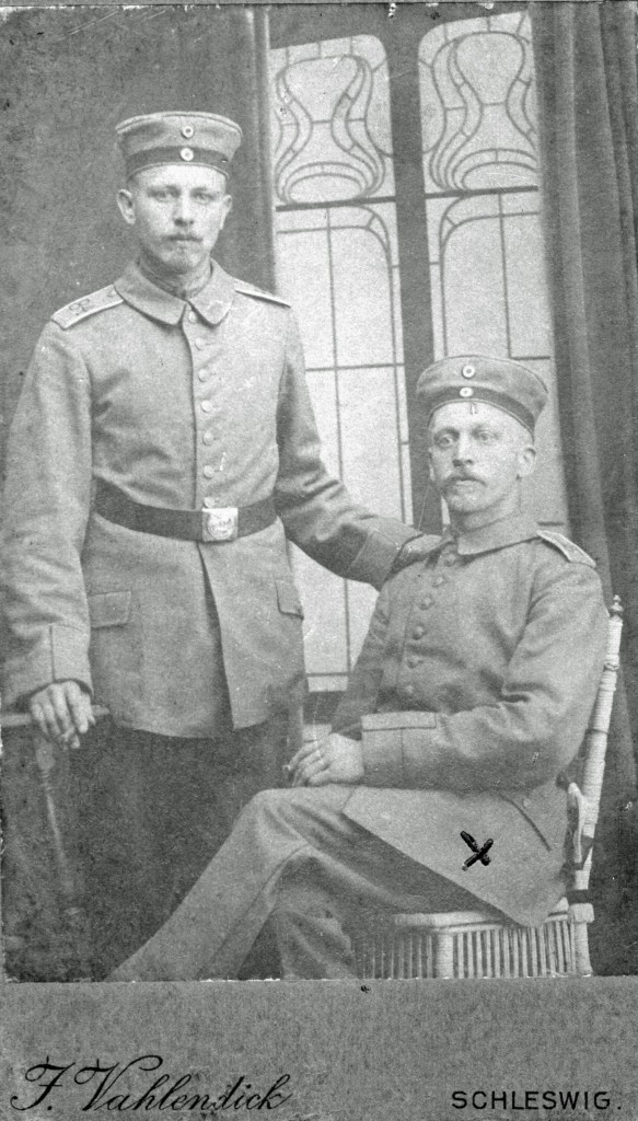 Schmidt, Nicolai Lauritz_siddende (1884-1961)