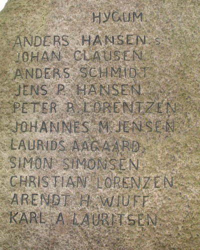 Detalje af mindesten, Sønder-Hygum Kirkegård