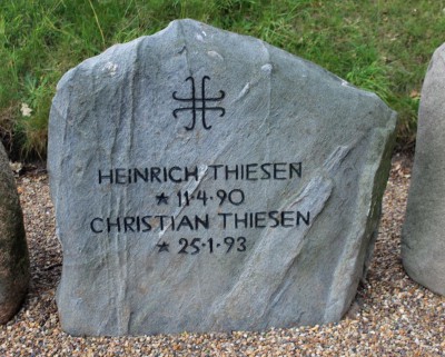 Mindesten, Broager Kirkegård over brødrene Heinrich og Christian Thiesen