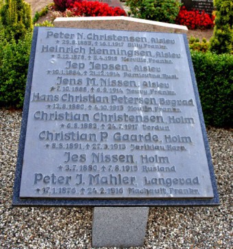 Mindesten. Højst Kirkegård