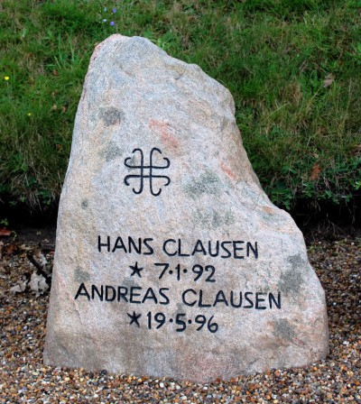 Mindesten. Broager Kirkegård Mindesten, Broager Kirkegård med brødrene Hans og Andreas Clausen