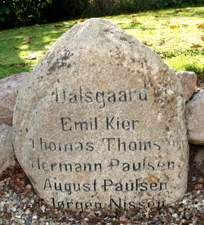 Mindesten, Rinkenæs gamle Kirkegård med Emil Kiers navn