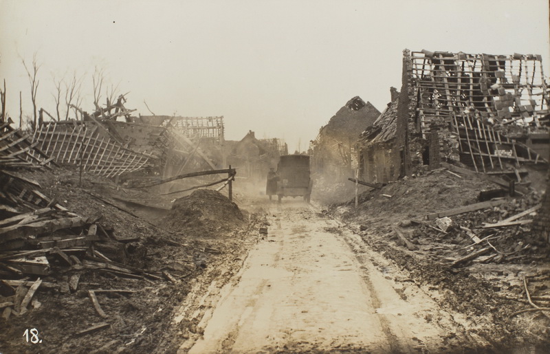 Ruiner i byen Angres for foden af Loretto-højen, december 1915 (Dan Obling)