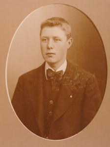 Christensen, Johannes A (1896-1965), fotograferet 1915. Original i privateje.