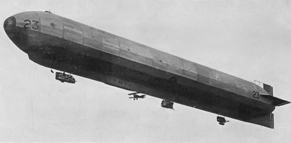 HMA_R_23_Airship_With_Camel_1917