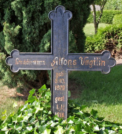 Mindekors, Oksenvad Kirkegård, over Alfons Vögtlin, som forulykkede i Lerte