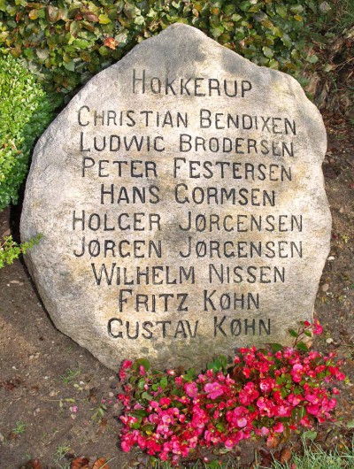 Mindesten, Holbøl Kirkegård med Ludwig Brodersens navn